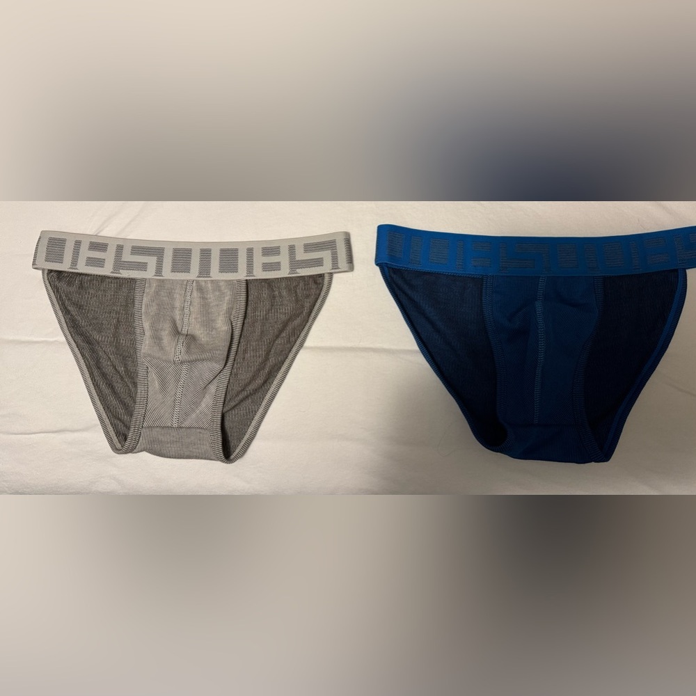 2 bikini briefs. Size medium. Brand new, never worn